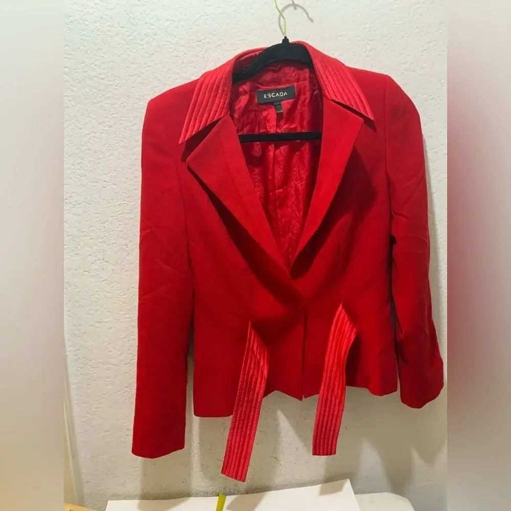 Escada pure Wool Blazer in Red size 34